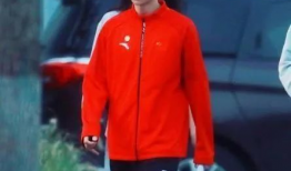 会长吃瓜爆料王一博,瓜王会长独家爆料，揭秘明星背后的故事